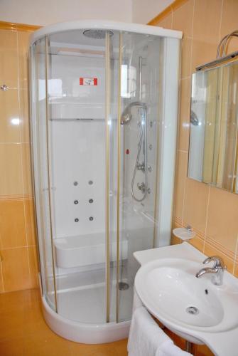 Ένα μπάνιο στο Hotel Costa Blu