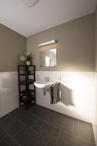 a bathroom with a sink and a mirror at Gästehaus Vinaria in Kinheim