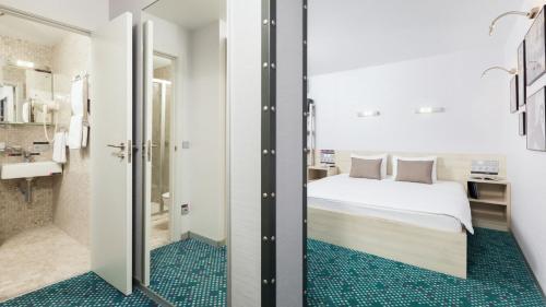 Ванна кімната в Hotel Yalta Intourist