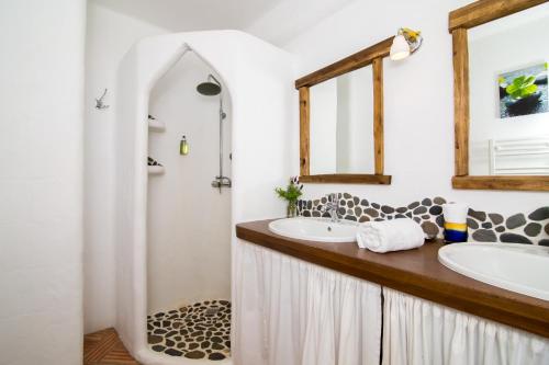 Ένα μπάνιο στο Casa Fajara