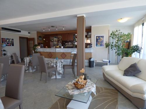 a living room with a white couch and a table at Hotel Turandot in Torre del Lago Puccini
