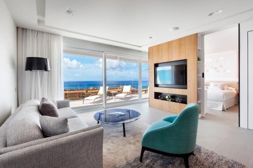 Royal Hideaway Corales Suites, by Barceló Hotel Group, Adeje ...