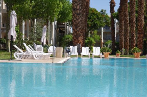 2-bdr With view and pool – Photos 2