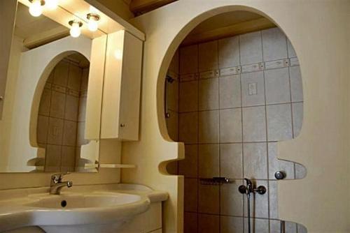 Ένα μπάνιο στο Perakis Apartments