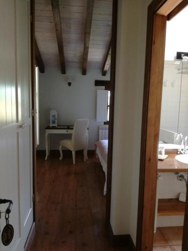 a hallway leading to a dining room with a table at Casa Fidela in Lomeña