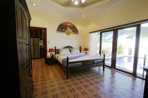 Postel nebo postele na pokoji v ubytování Majestic Villas Phuket