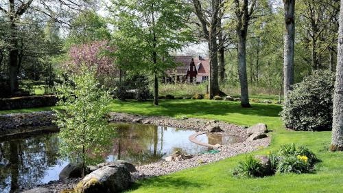 Ein Garten an der Unterkunft Gånarps backaväg 39