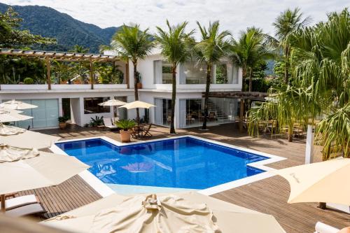A piscina localizada em Hotel Maui Maresias ou nos arredores