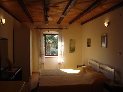 Postel nebo postele na pokoji v ubytování Apartments Lovor