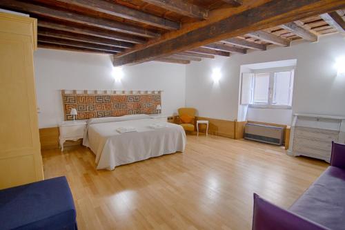 Voodi või voodid majutusasutuse Rinidia - Roma Centro toas