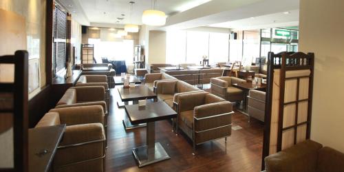 a waiting room with couches and tables in a restaurant at Daegu Union Tourist Hotel in Daegu