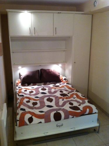 Säng eller sängar i ett rum på appartement in nieuwpoort