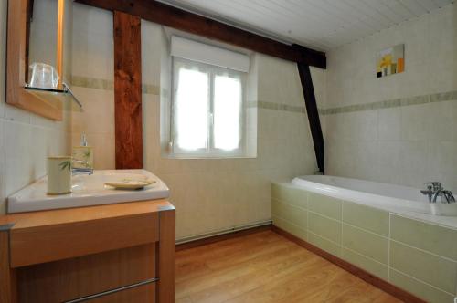 Bathroom sa Chambre d'Hotes de la Loge