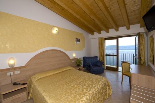 A bed or beds in a room at All Inclusive Hotel Piccolo Paradiso