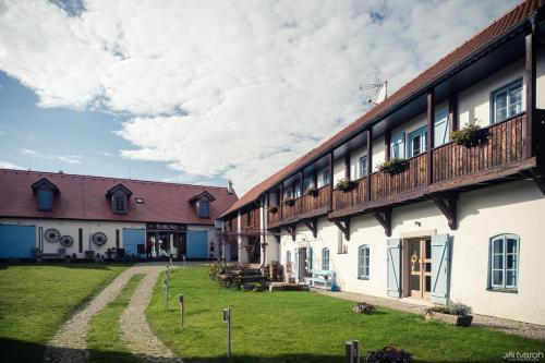 Gallery image of Wellness Hotel Boží oko in Malé Chrášťany