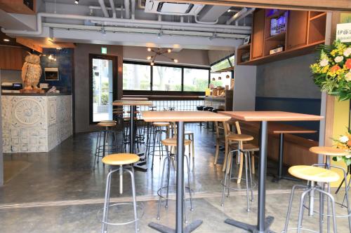 Wise Owl Hostels Shibuyaにあるレストランまたは飲食店