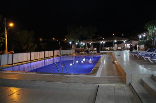 Apollon Hotelの敷地内または近くにあるプール
