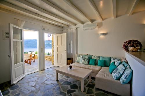Гостиная зона в Salty Houses