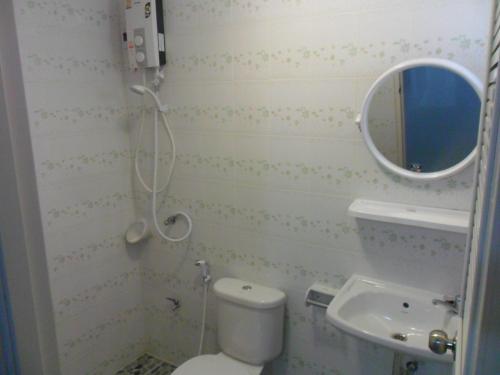 Ένα μπάνιο στο Tisaraporn Resident