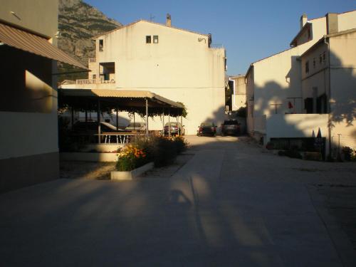 Gallery image of Studio Apartments Marija with private parking in Makarska