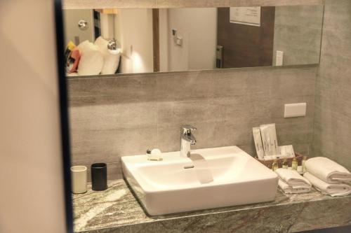a bathroom with a white sink and a mirror at Doris Home in Yuchi