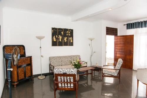 Zona de estar de Suriya Arana