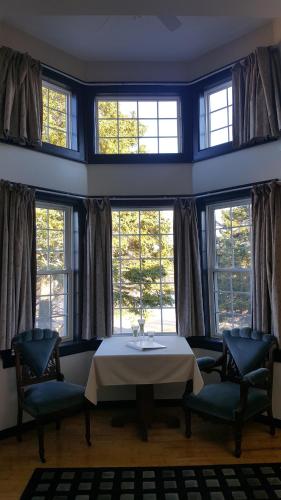 Un lugar para sentarse en The Lookout Inn