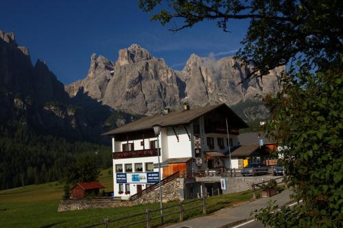 Gallery image of Garnì Bel Air in Colfosco