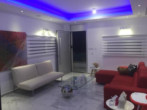 Ruang duduk di Villa Spathele