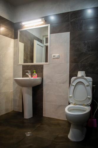 a bathroom with a toilet and a sink at GNG Guest House in Telavi