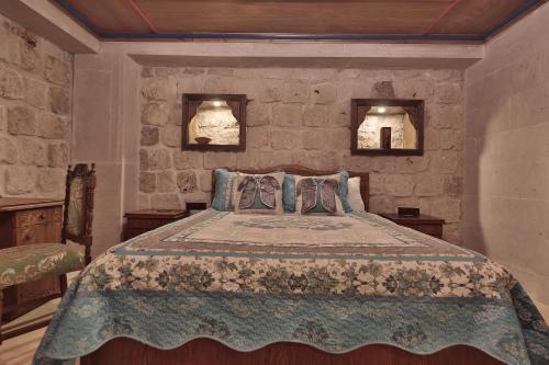 Giường trong phòng chung tại Guzide Cave Hotel