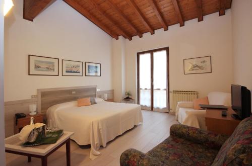 Galeriebild der Unterkunft Hotel Colomber in Gardone Riviera