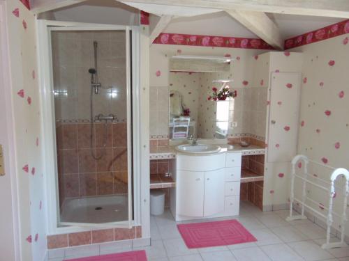 Ванная комната в La Marviniere