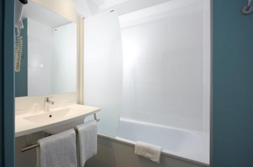 Koupelna v ubytování Hôtel Baudouin
