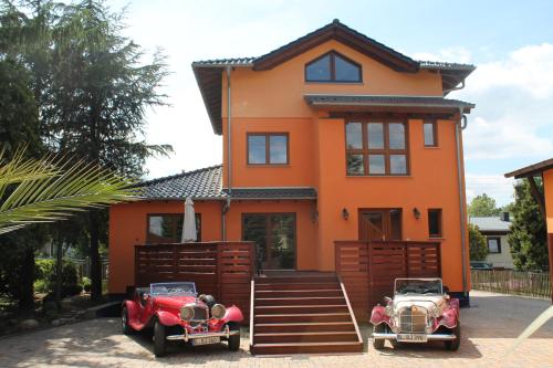 two old cars parked in front of a house at Seaside Villa Leipzig in Leipzig