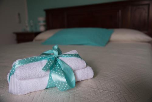two towels with a bow sitting on a bed at Damahouse in Formia