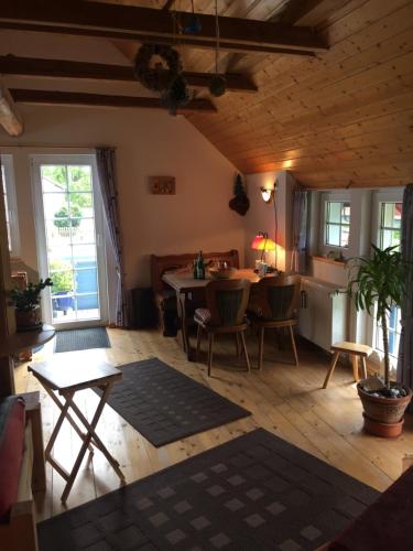 a living room with a table and a kitchen at Paulsberg-Lodge in Braunlage