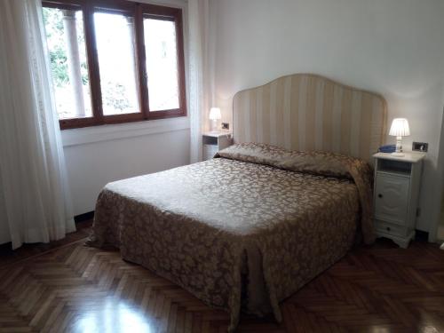 a bedroom with a bed and a window at Hotel La Vela-Castello Il Rifugio in Santa Margherita Ligure