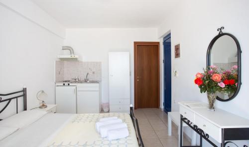 Imagen de la galería de Venti Seaside Adult Hotel, en Monemvasia