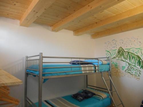 Casa Isabel tesisinde bir ranza yatağı veya ranza yatakları