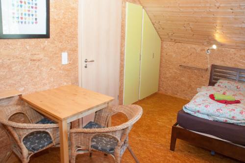 a small room with a table and a bed at Hagwaldhof in Niederhofen