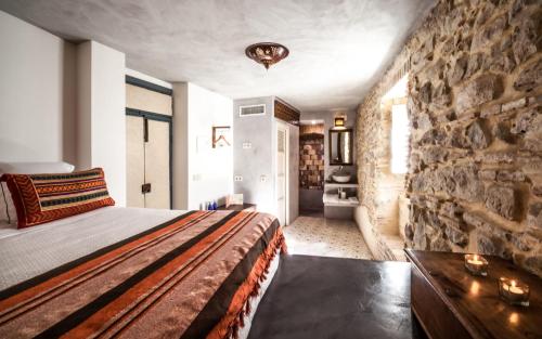 Postel nebo postele na pokoji v ubytování The Riad - Adults Only