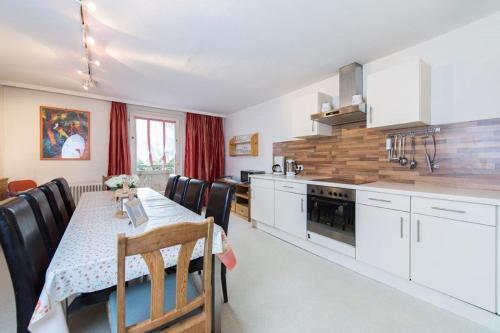Kuchyň nebo kuchyňský kout v ubytování Landhaus Lindner Appartements