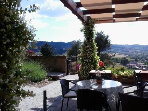 a table and chairs on a patio with a view at Chiara e Benedetta Villa degli Ulivi in Orvieto