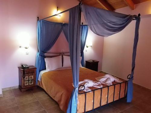 Ένα ή περισσότερα κρεβάτια σε δωμάτιο στο Ξενοδοχείο Anastazia