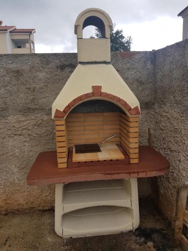 a pizza oven sitting on top of a wall at Apartments Zova in Medulin