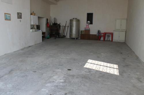 an empty garage with a room with a kitchen at Vent In Costa Ospitalità Diffusa in Furore