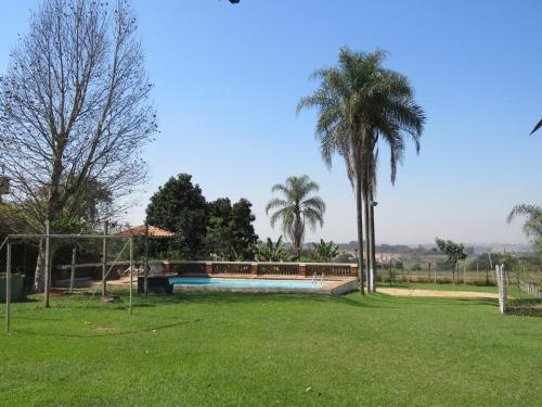 Bazén v ubytování Chacara Samambaia nebo v jeho okolí