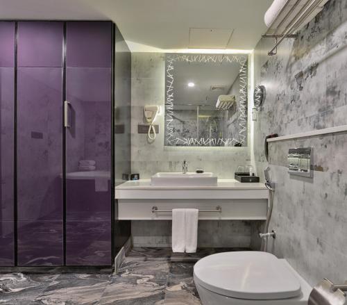 A bathroom at Regenta Central Antarim Ahmedabad