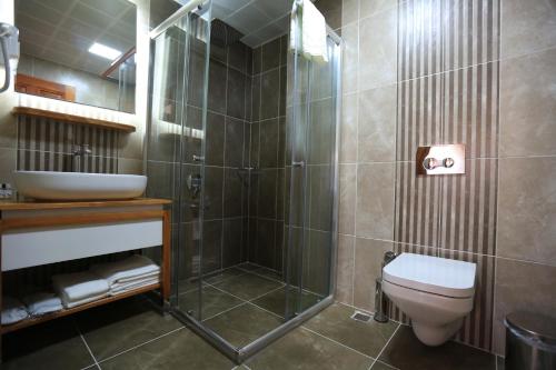 Bathroom sa Kervan Hotel